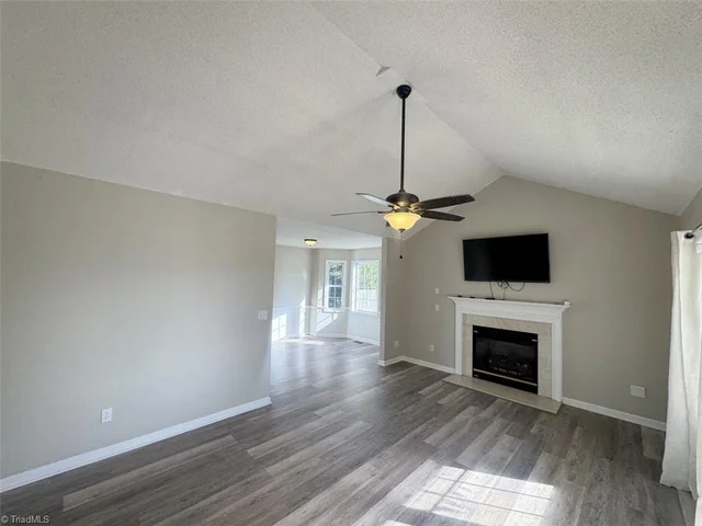 1327 Lakeside Avenue, photo 4 of 23