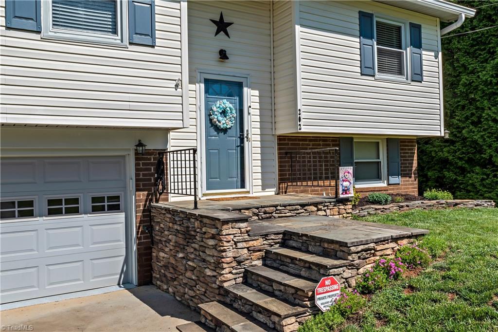 202 Queenland Court, King, North Carolina image 2