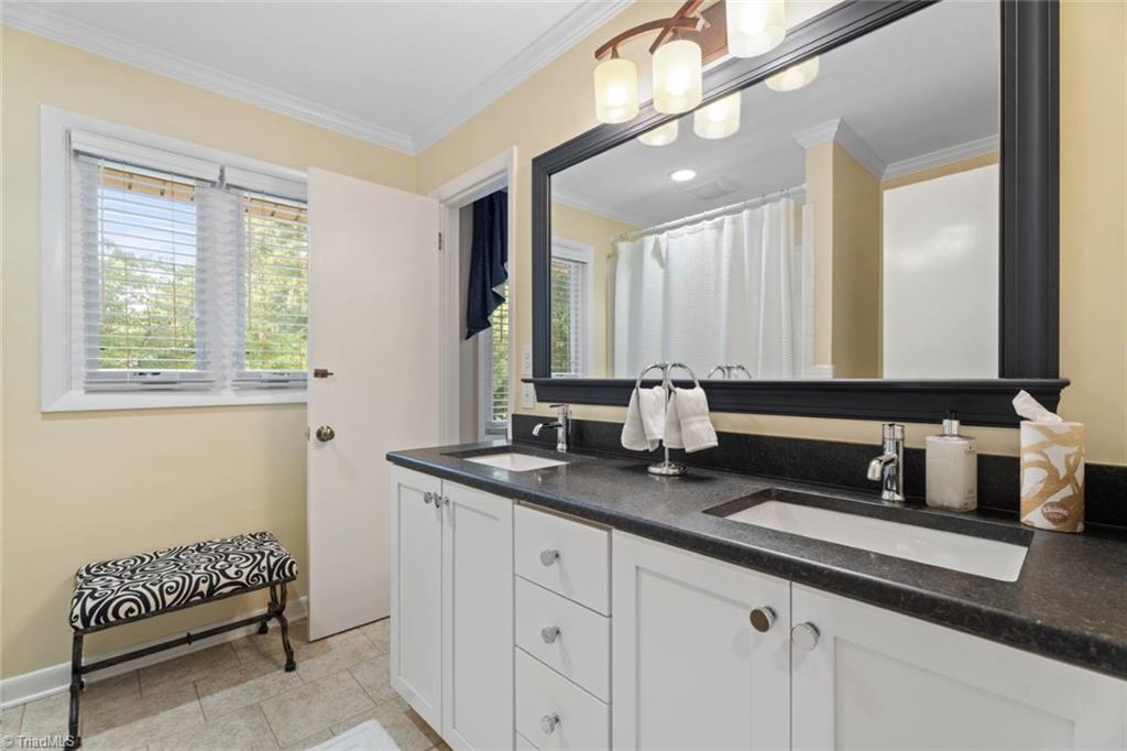 Winston-Salem, North Carolina 27104, United States, 4 Bedrooms Bedrooms, ,4 BathroomsBathrooms,Residential,Pending,158720