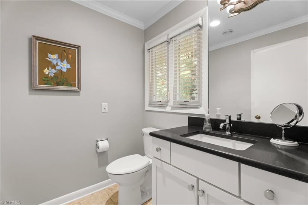 Winston-Salem, North Carolina 27104, United States, 4 Bedrooms Bedrooms, ,4 BathroomsBathrooms,Residential,Pending,158720