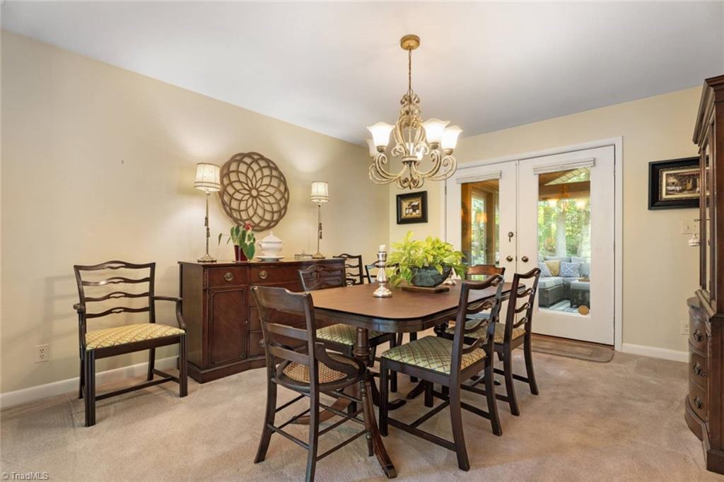 Winston-Salem, North Carolina 27104, United States, 4 Bedrooms Bedrooms, ,4 BathroomsBathrooms,Residential,Pending,158720