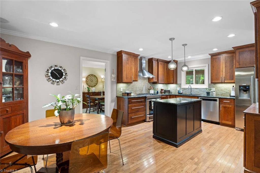 Winston-Salem, North Carolina 27104, United States, 4 Bedrooms Bedrooms, ,4 BathroomsBathrooms,Residential,Pending,158720