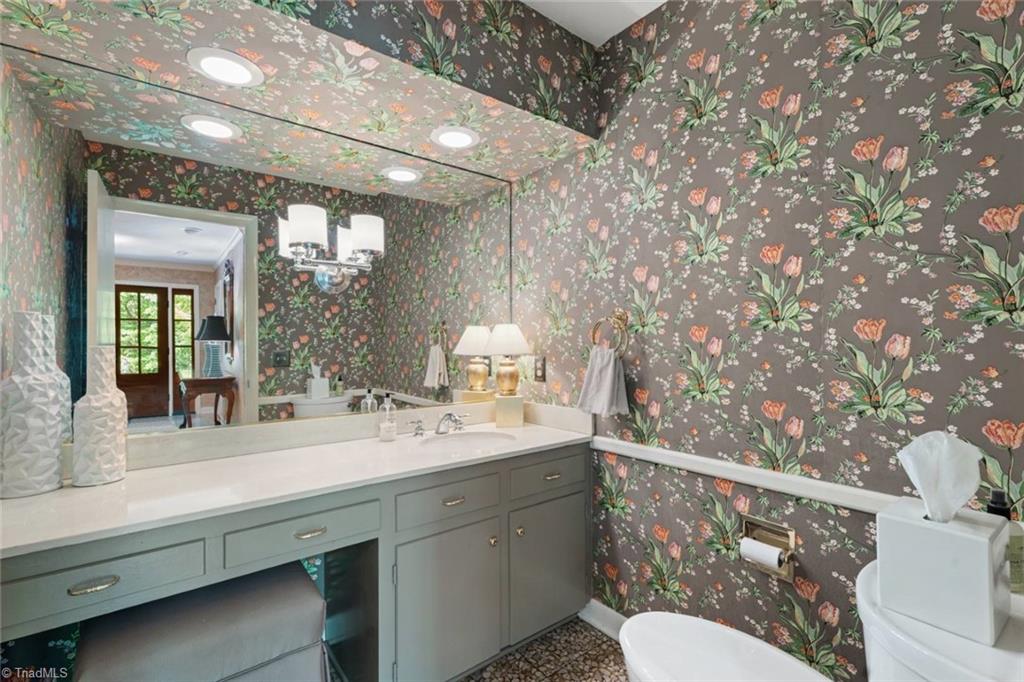 Winston-Salem, North Carolina 27104, United States, 4 Bedrooms Bedrooms, ,4 BathroomsBathrooms,Residential,Pending,158720