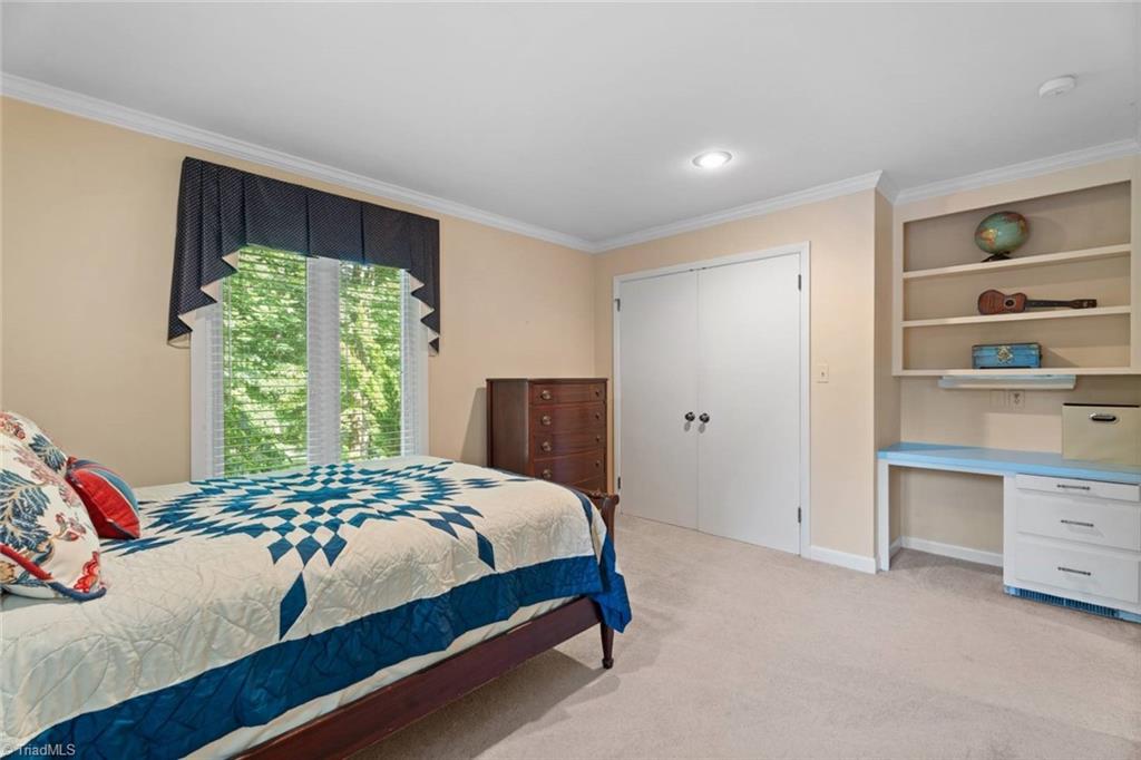 Winston-Salem, North Carolina 27104, United States, 4 Bedrooms Bedrooms, ,4 BathroomsBathrooms,Residential,Pending,158720