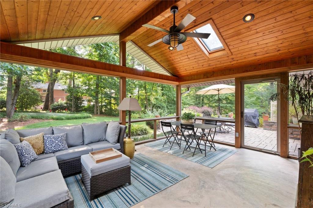 Winston-Salem, North Carolina 27104, United States, 4 Bedrooms Bedrooms, ,4 BathroomsBathrooms,Residential,Pending,158720