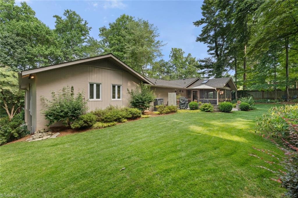 Winston-Salem, North Carolina 27104, United States, 4 Bedrooms Bedrooms, ,4 BathroomsBathrooms,Residential,Pending,158720