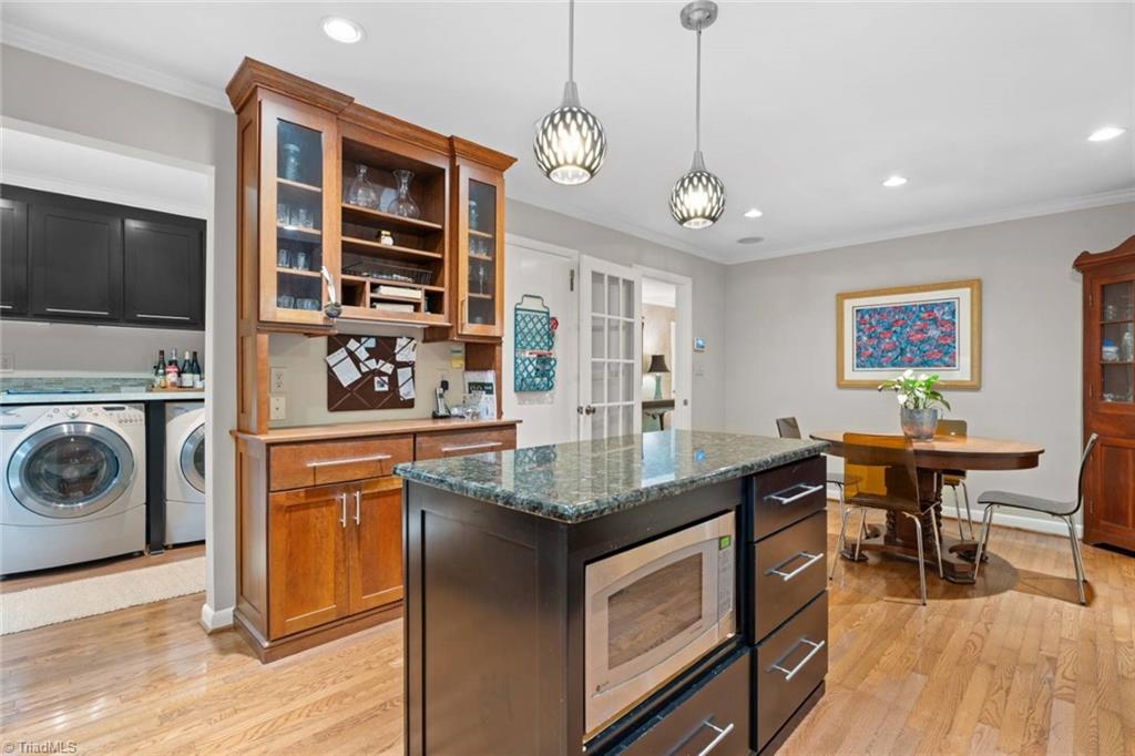 Winston-Salem, North Carolina 27104, United States, 4 Bedrooms Bedrooms, ,4 BathroomsBathrooms,Residential,Pending,158720