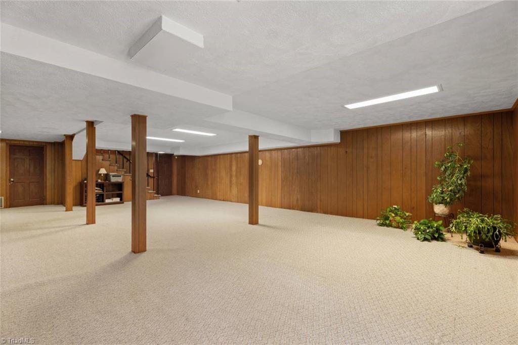 Winston-Salem, North Carolina 27104, United States, 4 Bedrooms Bedrooms, ,4 BathroomsBathrooms,Residential,Pending,158720