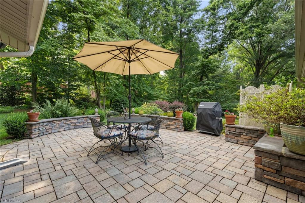 Winston-Salem, North Carolina 27104, United States, 4 Bedrooms Bedrooms, ,4 BathroomsBathrooms,Residential,Pending,158720