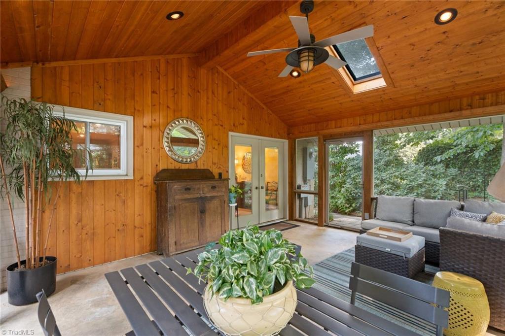 Winston-Salem, North Carolina 27104, United States, 4 Bedrooms Bedrooms, ,4 BathroomsBathrooms,Residential,Pending,158720