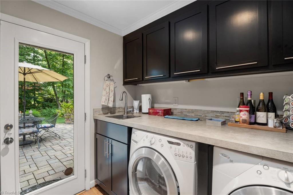 Winston-Salem, North Carolina 27104, United States, 4 Bedrooms Bedrooms, ,4 BathroomsBathrooms,Residential,Pending,158720