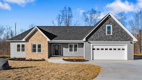 Homes For Sale - 3315 Fox Glow Trail<br/> Randolph County, Asheboro, NC 27205