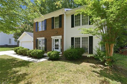 Homes For Sale - 4002 Auburn Hills Drive<br/> Greensboro, NC 27407