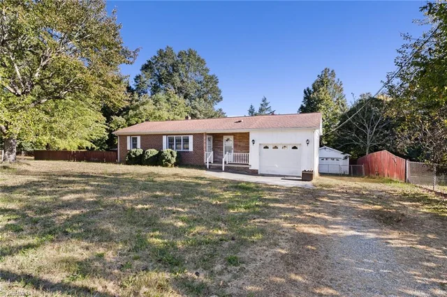 1437 Sandy Cross Road, photo 2 of 34