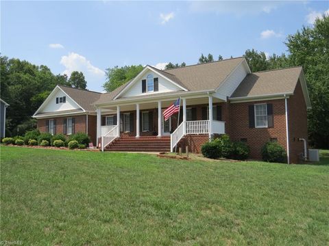 Homes For Sale - 1464 Steve Street<br/> Kernersville, NC 27284