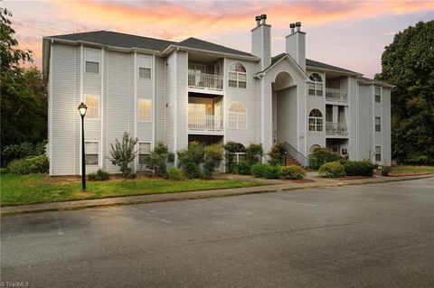 Photo of 824 Rivertree Lane, Winston-Salem, NC 27103 (MLS # 1198756)