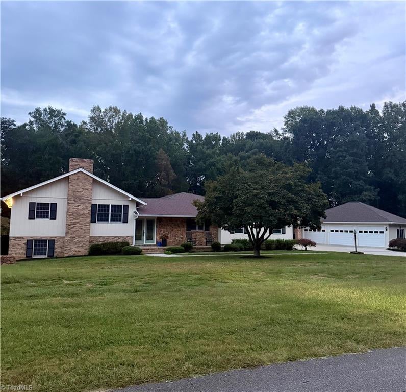 Photo of 321 Pineview Drive, Mount Airy, NC 27030 (MLS # 1236158)