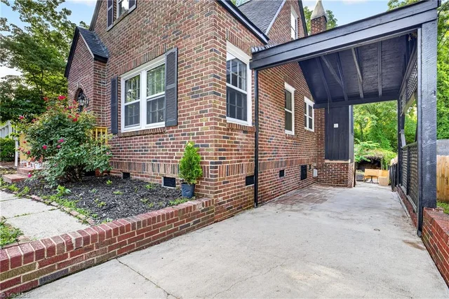 405 Spring Street, photo 4 of 30
