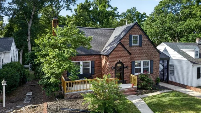 405 Spring Street, photo 2 of 30