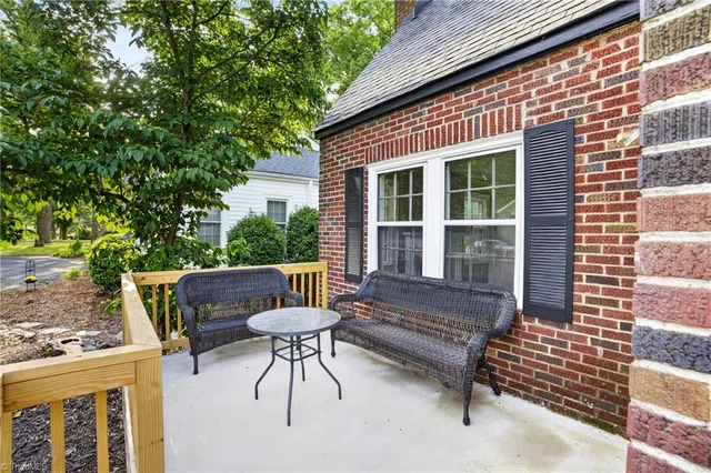 405 Spring Street, photo 5 of 30