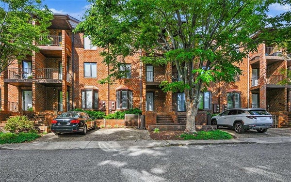 102 WAFCO LN UNIT D, GREENSBORO, NC 27401 - Image ed892aaca709207b36bdfd227132fb15/3880149761