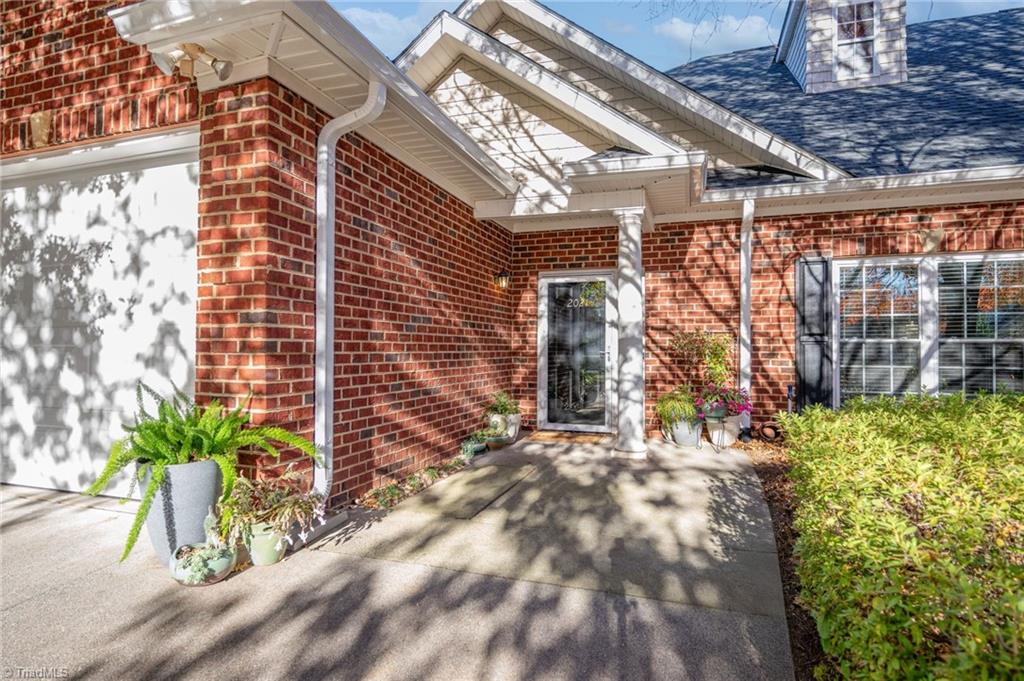 2021 Salisbury Square