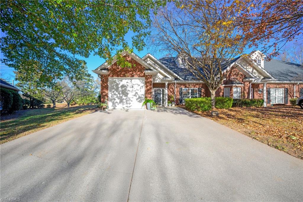 2021 Salisbury Square