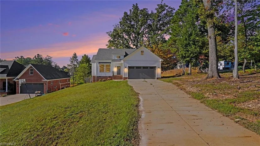 108 Daniels Street, photo 1 of 23