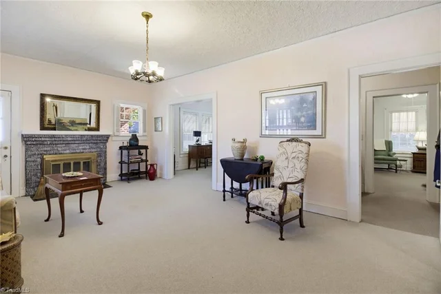 549 Holly Street, photo 5 of 33