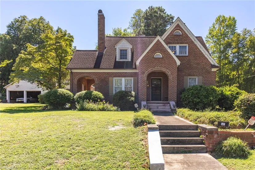 549 Holly Street, photo 1 of 33