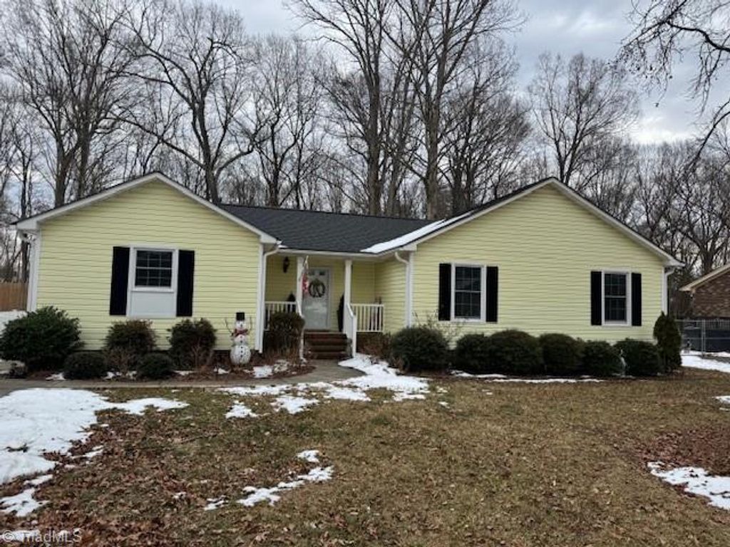 Photo of 1901 Dorsett Street, Burlington, NC 27215 (MLS # 1208549)