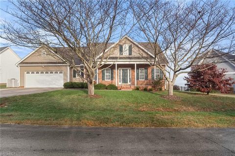 A home in Clemmons