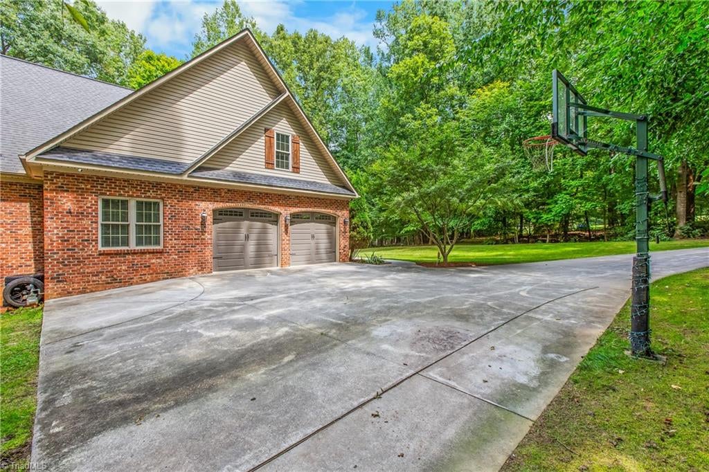 Photo of 1215 Netterillo Drive, Winston-Salem, NC 27103 (MLS # 1233586)
