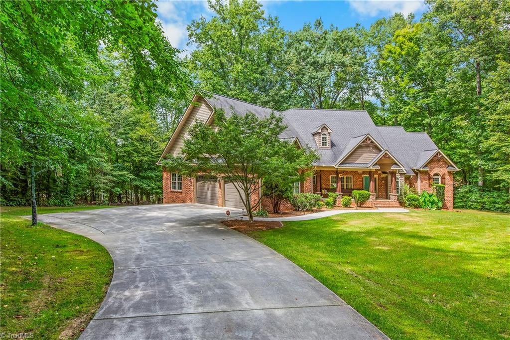 Photo of 1215 Netterillo Drive, Winston-Salem, NC 27103 (MLS # 1233586)