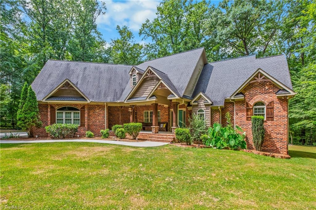 Photo of 1215 Netterillo Drive, Winston-Salem, NC 27103 (MLS # 1233586)