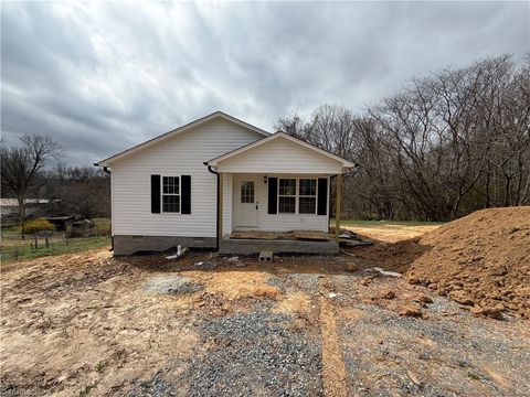 Homes For Sale - 113 River Drive<br/> Randleman, NC 27317