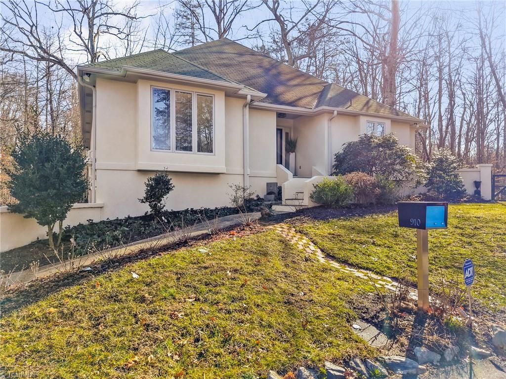 Photo of 910 Idlewilde Heath Court, Winston-Salem, NC 27106 (MLS # 1207324)