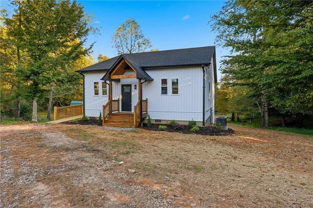 625 Gunters Hill Road, photo 2 of 49