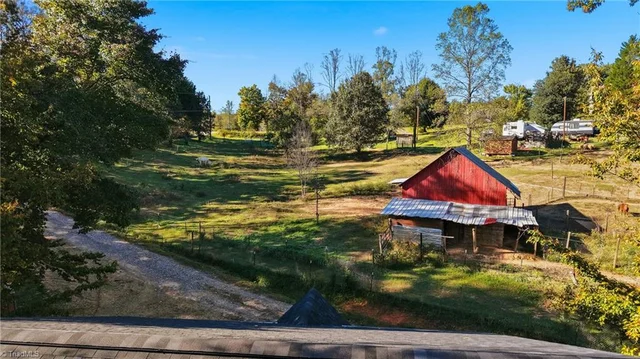 625 Gunters Hill Road, photo 4 of 49