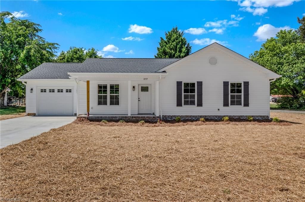 Photo of 859 W Lee Avenue, Yadkinville, NC 27055 (MLS # 1218377)
