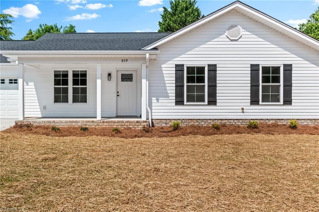 Photo of 859 W Lee Avenue, Yadkinville, NC 27055 (MLS # 1218377)
