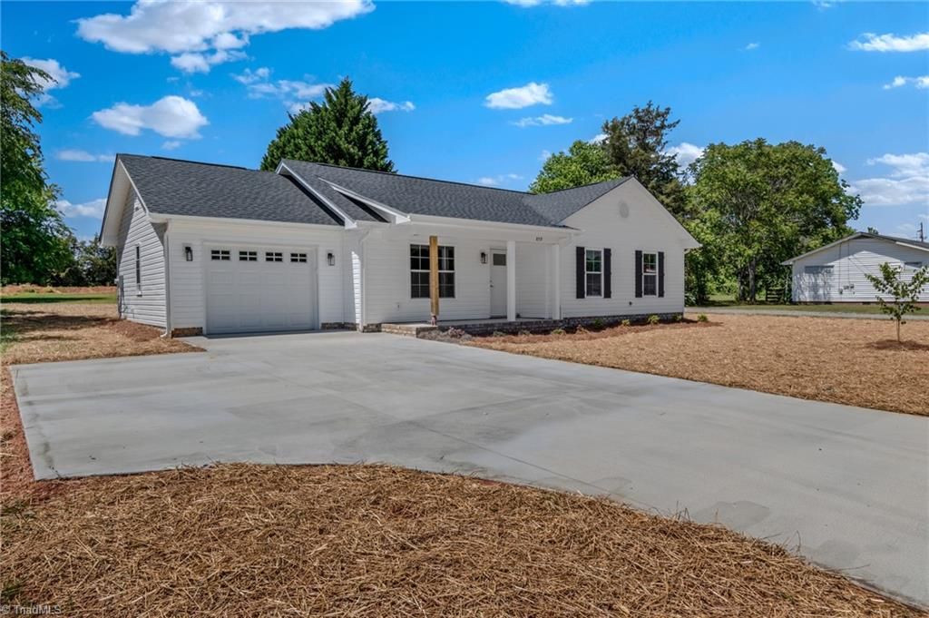 Photo of 859 W Lee Avenue, Yadkinville, NC 27055 (MLS # 1218377)