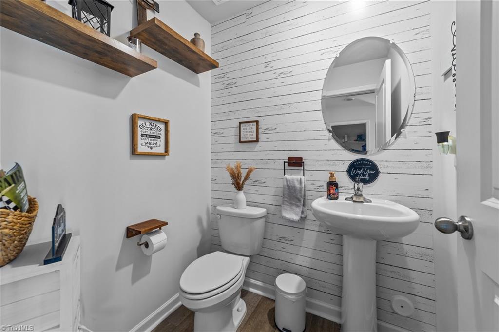 Lexington, North Carolina 27295, United States, 4 Bedrooms Bedrooms, ,3 BathroomsBathrooms,Residential,Active,85991