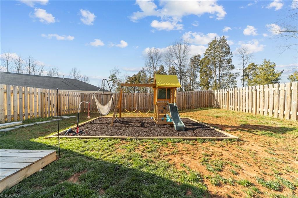 Lexington, North Carolina 27295, United States, 4 Bedrooms Bedrooms, ,3 BathroomsBathrooms,Residential,Active,85991