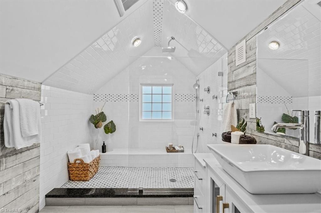 Greensboro, North Carolina 27408, United States, 3 Bedrooms Bedrooms, ,2 BathroomsBathrooms,Residential,Pending,167824