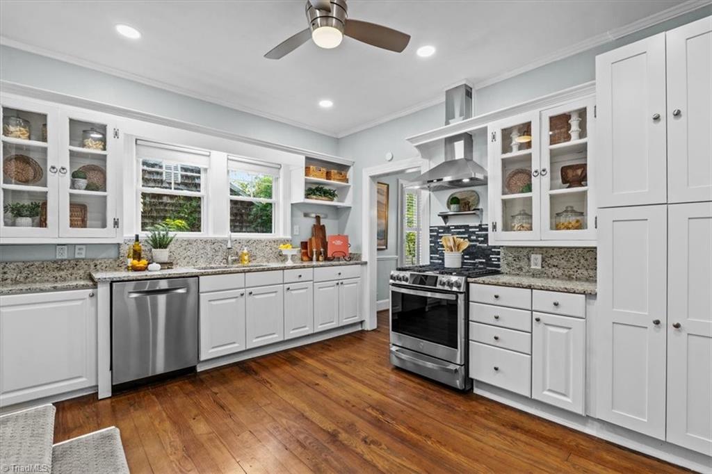 Greensboro, North Carolina 27408, United States, 3 Bedrooms Bedrooms, ,2 BathroomsBathrooms,Residential,Pending,167824