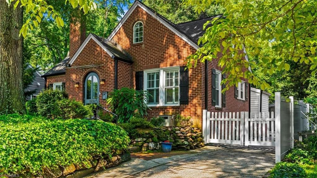 Greensboro, North Carolina 27408, United States, 3 Bedrooms Bedrooms, ,2 BathroomsBathrooms,Residential,Pending,167824