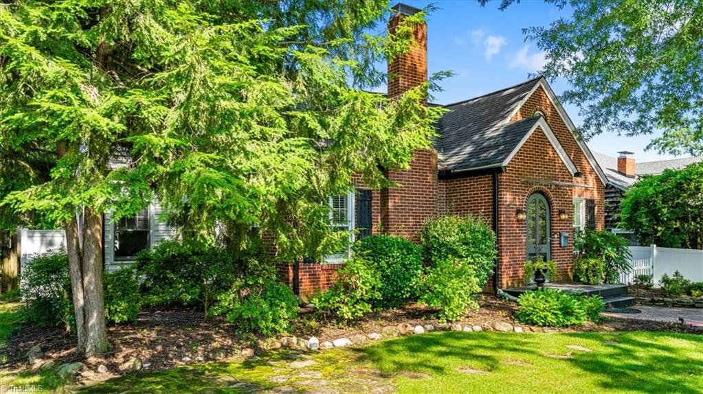 Greensboro, North Carolina 27408, United States, 3 Bedrooms Bedrooms, ,2 BathroomsBathrooms,Residential,Pending,167824