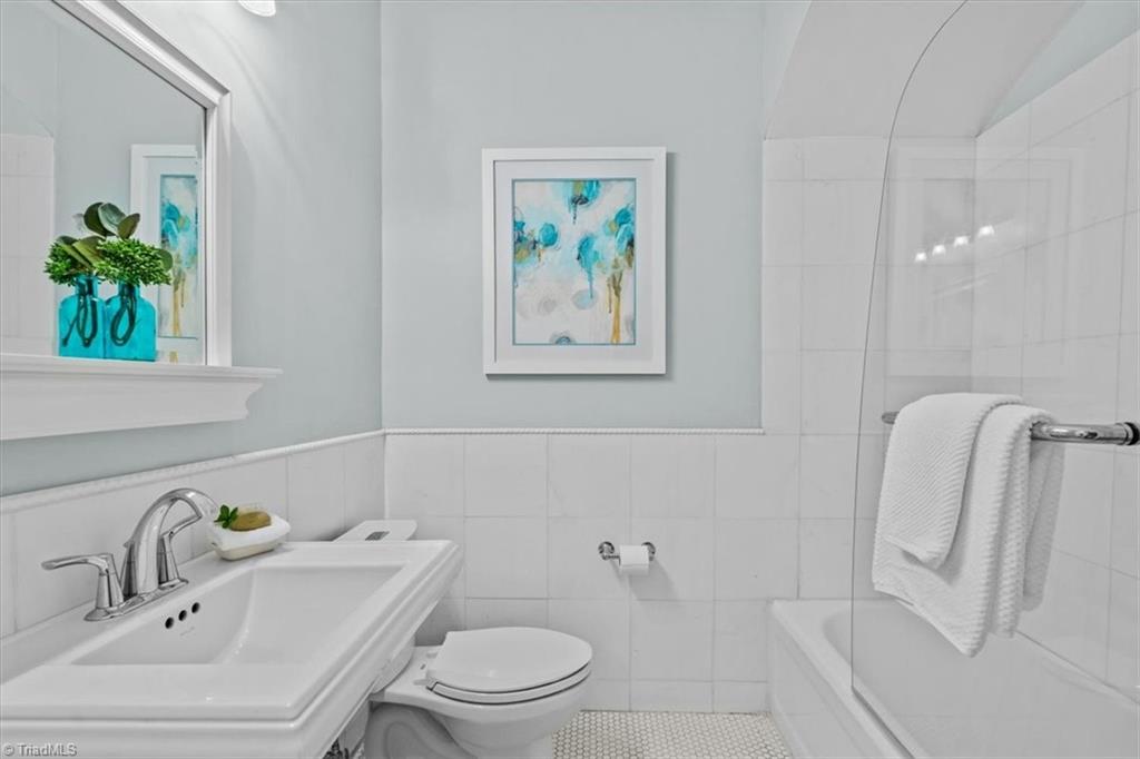 Greensboro, North Carolina 27408, United States, 3 Bedrooms Bedrooms, ,2 BathroomsBathrooms,Residential,Pending,167824