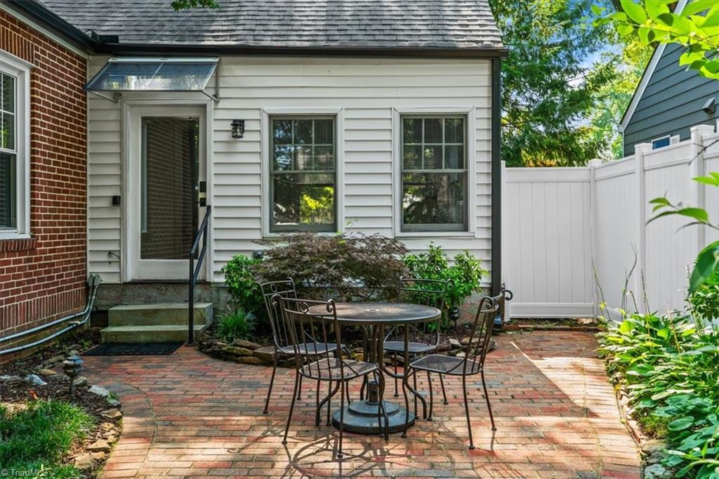 Greensboro, North Carolina 27408, United States, 3 Bedrooms Bedrooms, ,2 BathroomsBathrooms,Residential,Pending,167824